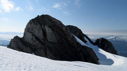 False summit rocks of Jatt Peak