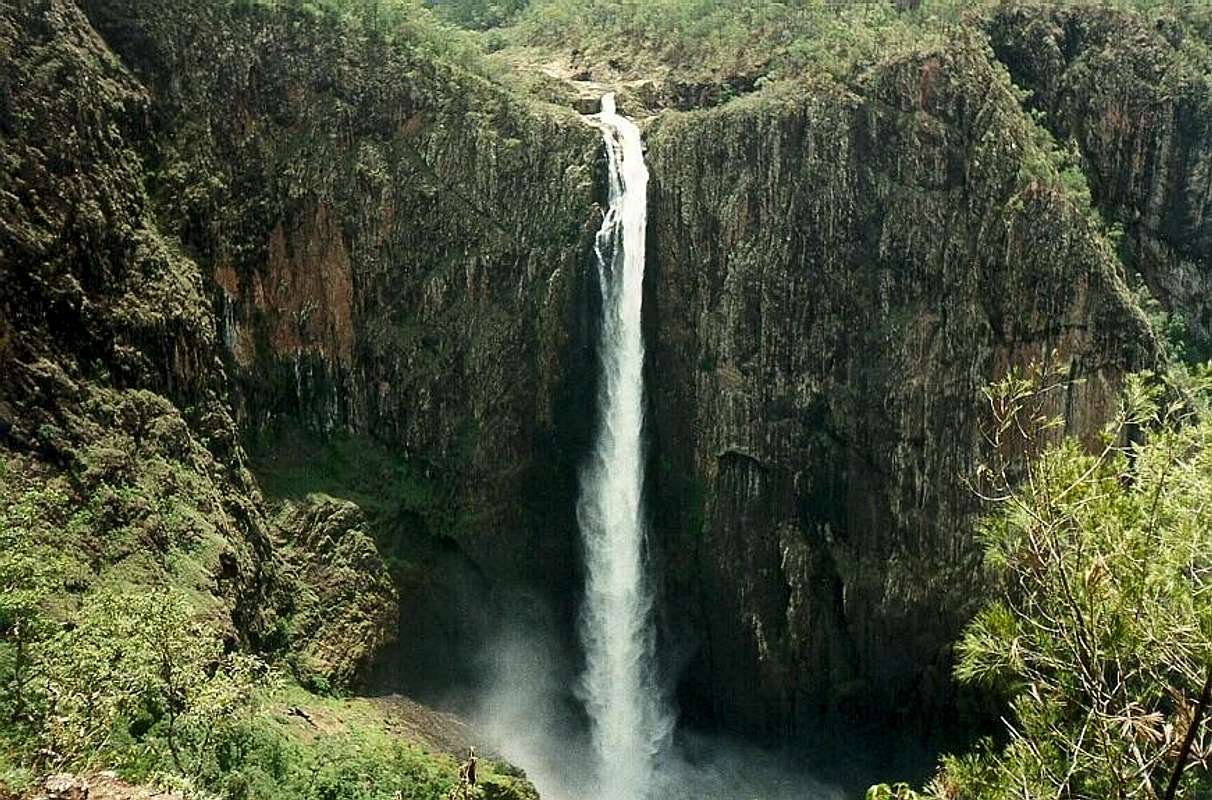 Download this Wallaman Falls Qld picture