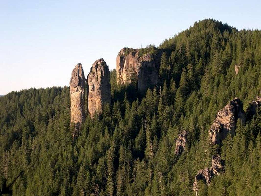 Rooster Rock (from summitpost.org)