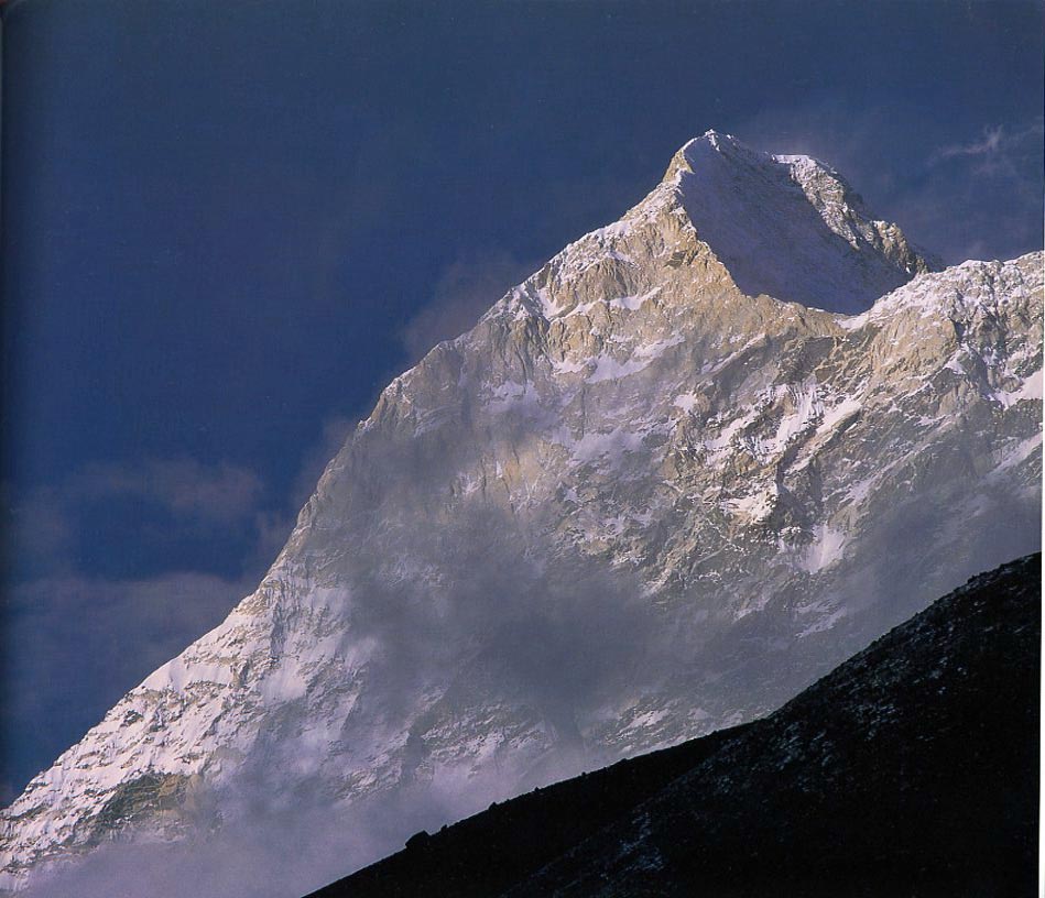 Nepal%20The%20Mountains%20Of%20Heaven%20-%20Makalu%20From%20Sherson.jpg